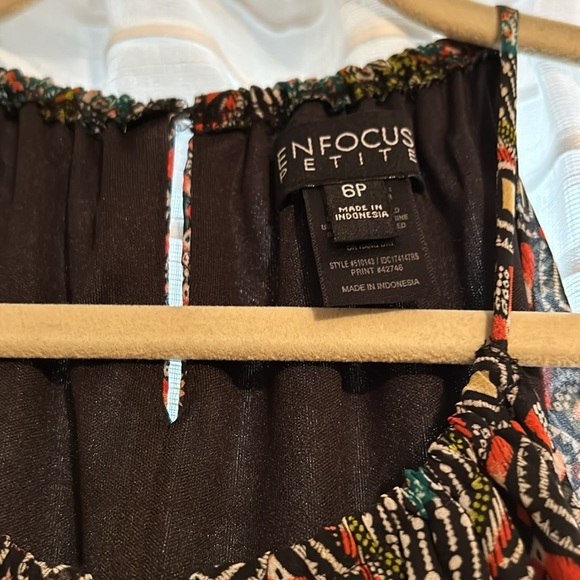 Lightweight dress size 6P - Picture 4 of 4